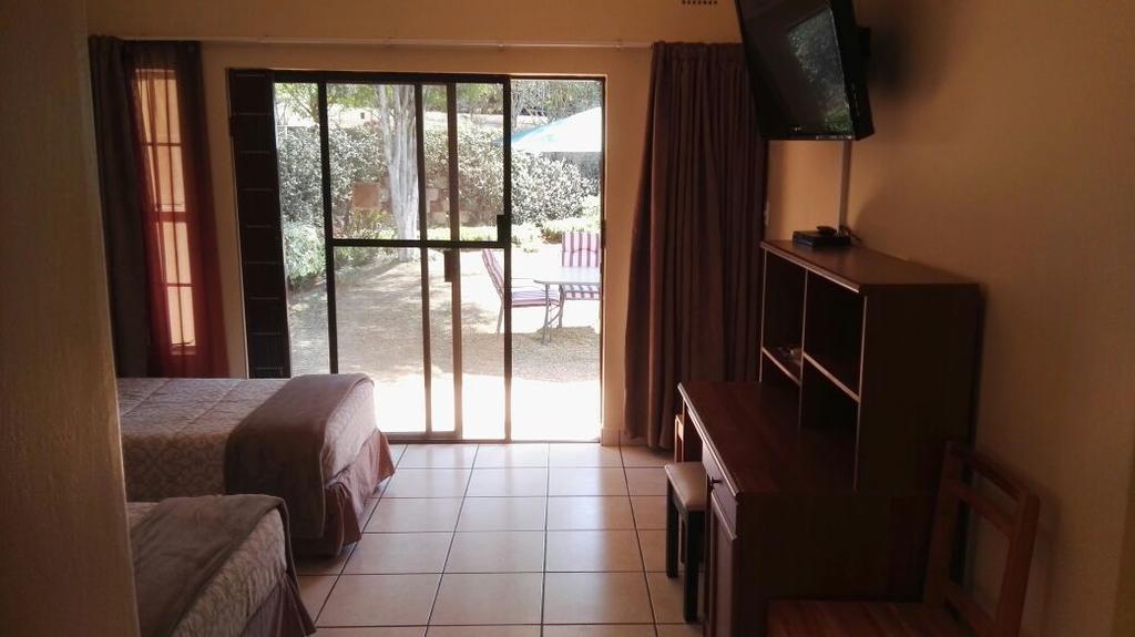 Ezulwini Guest House Bagian luar foto