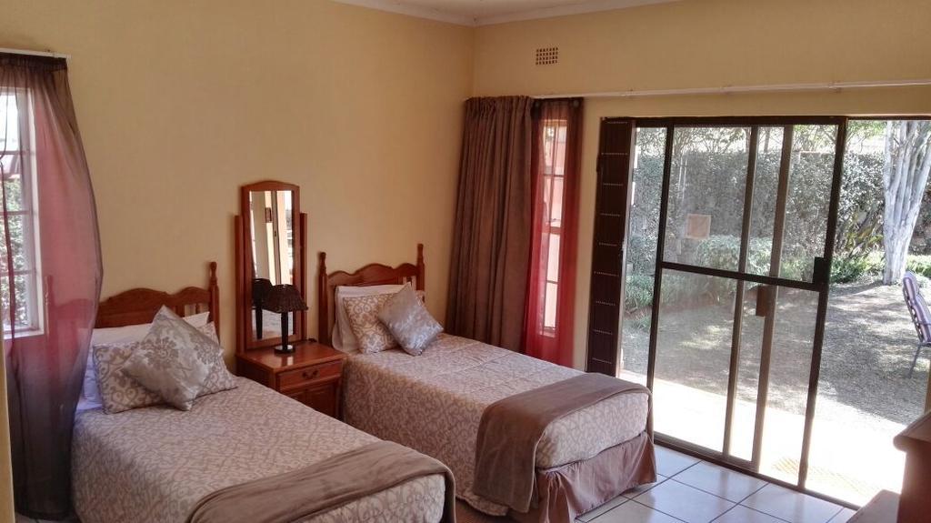 Ezulwini Guest House Bagian luar foto