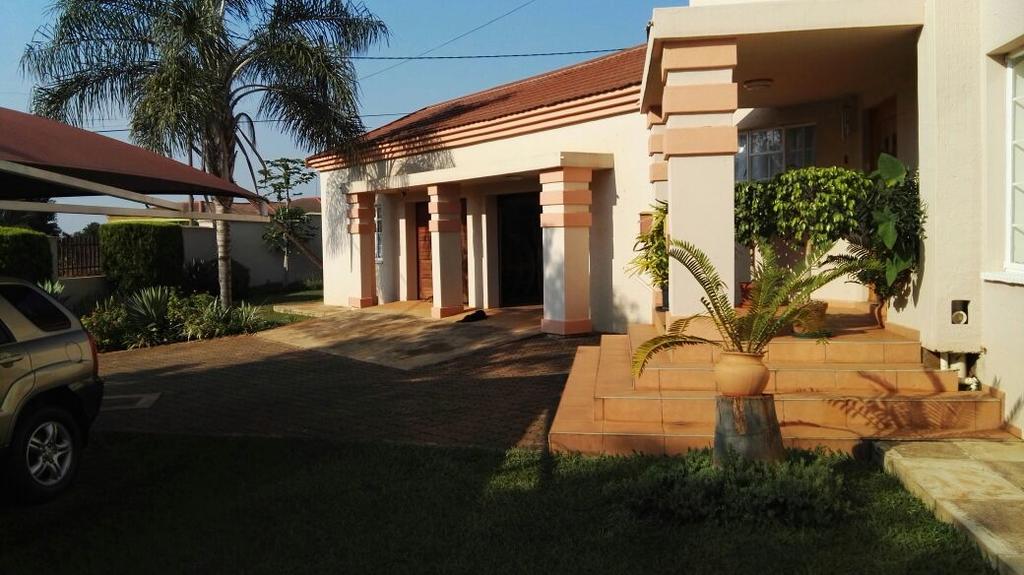 Ezulwini Guest House Bagian luar foto