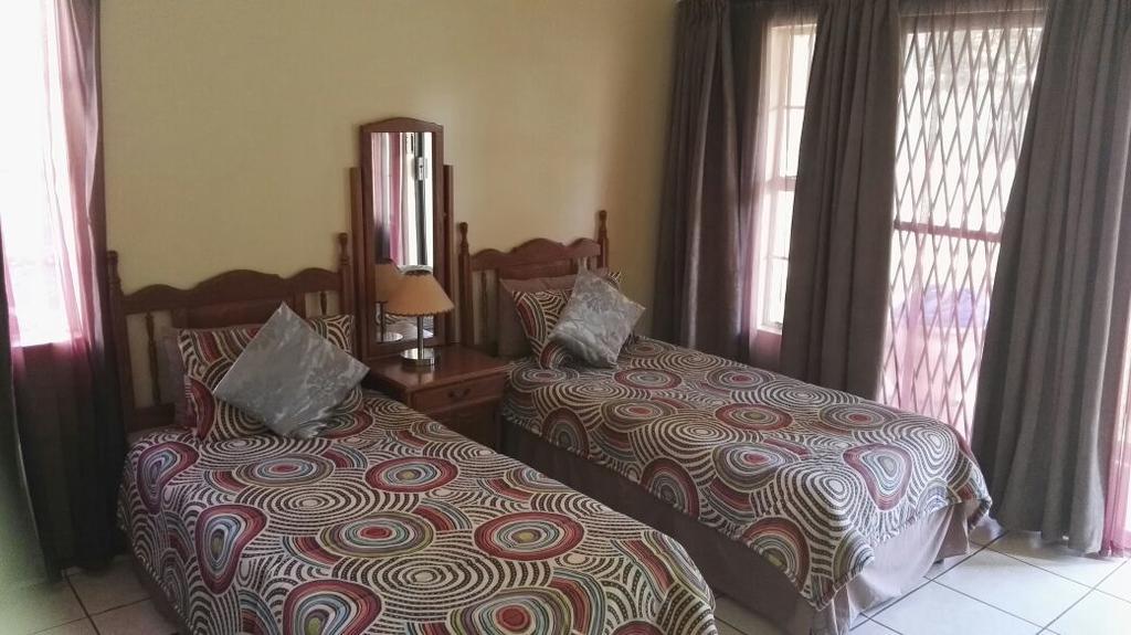 Ezulwini Guest House Bagian luar foto