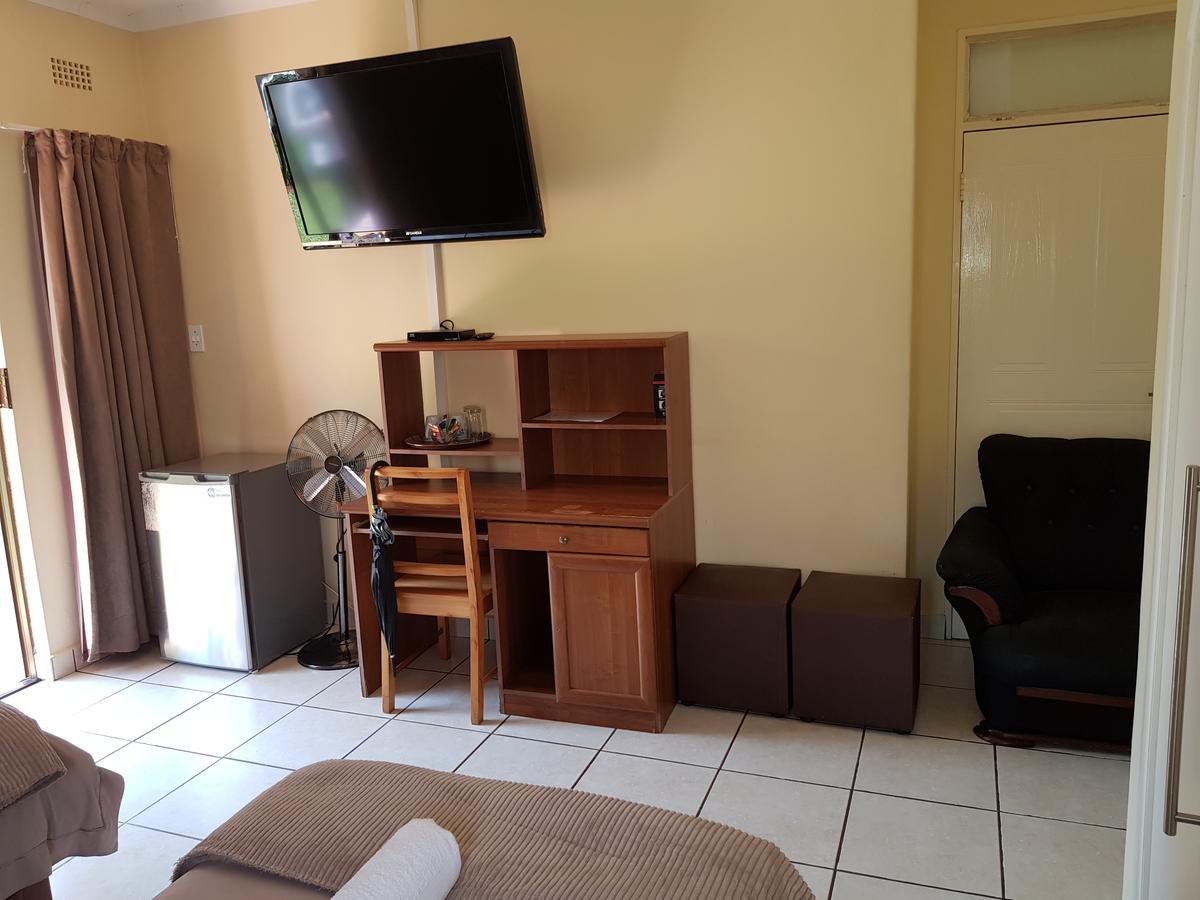 Ezulwini Guest House Bagian luar foto