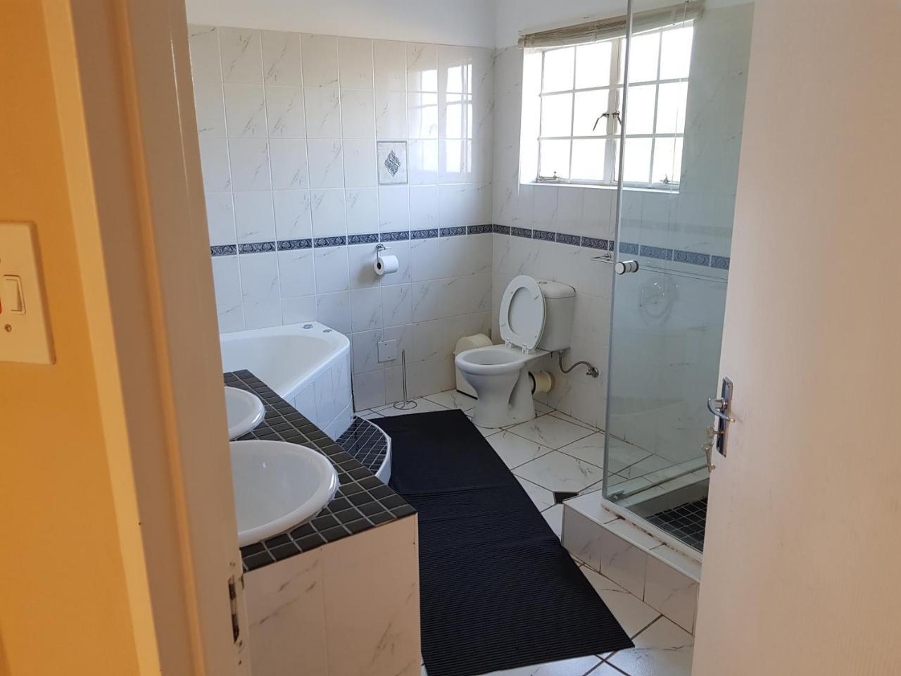 Ezulwini Guest House Bagian luar foto