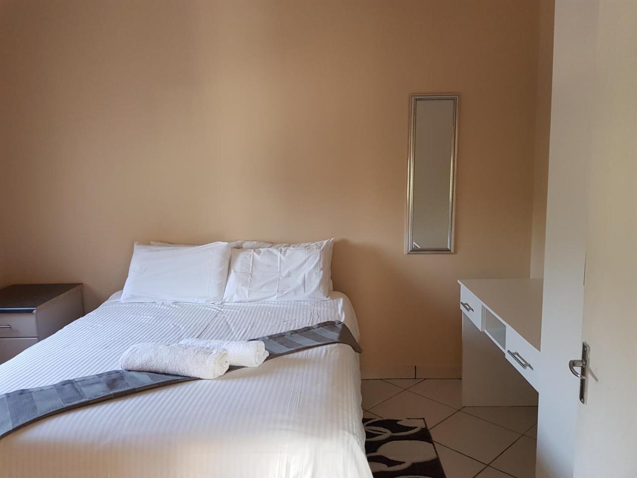 Ezulwini Guest House Bagian luar foto