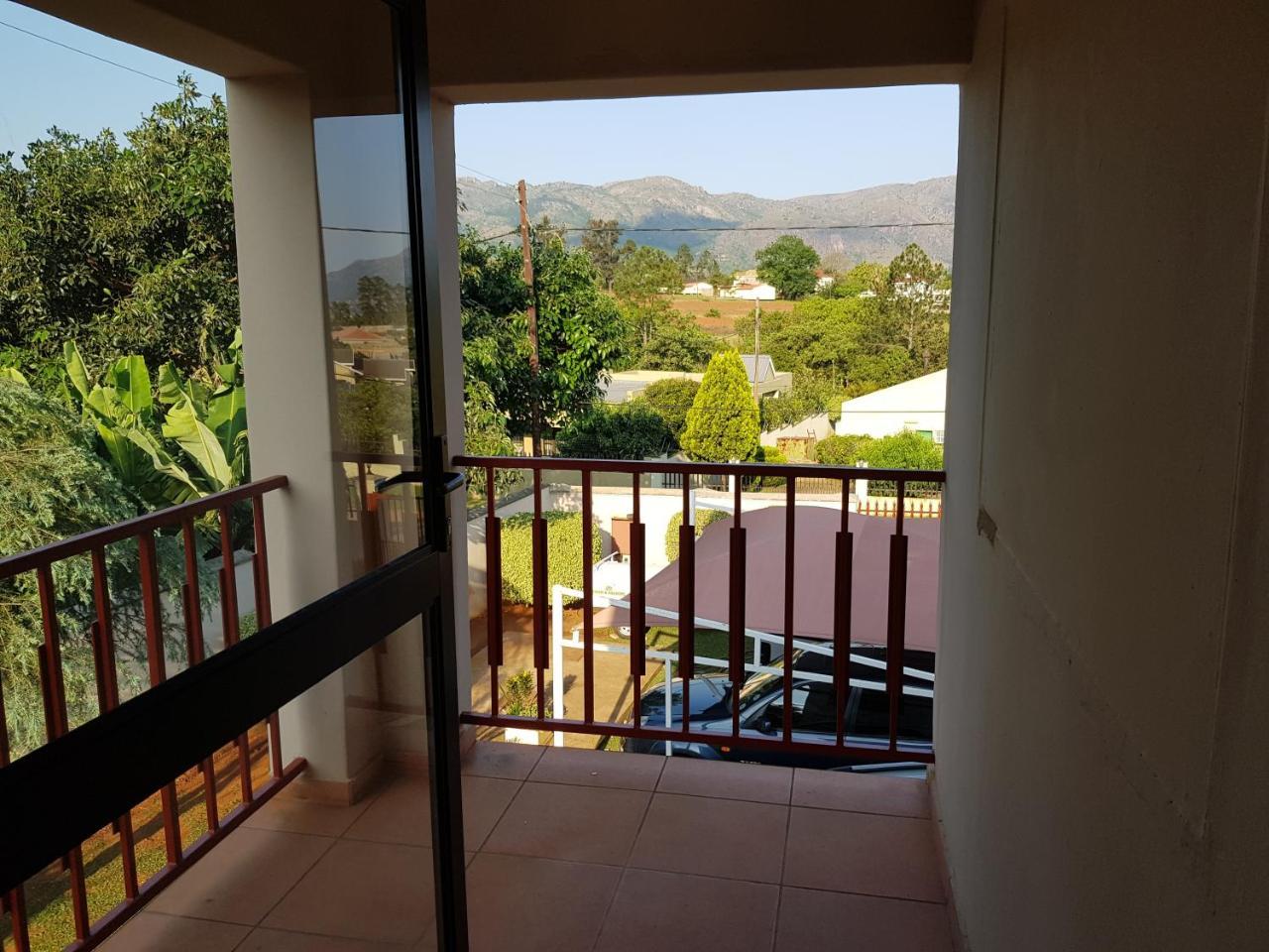 Ezulwini Guest House Bagian luar foto