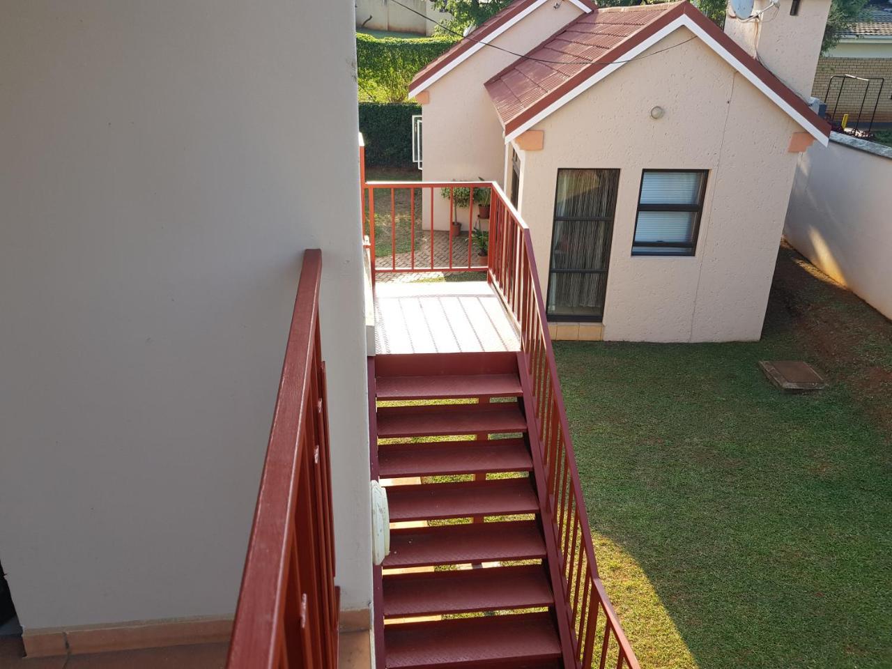 Ezulwini Guest House Bagian luar foto