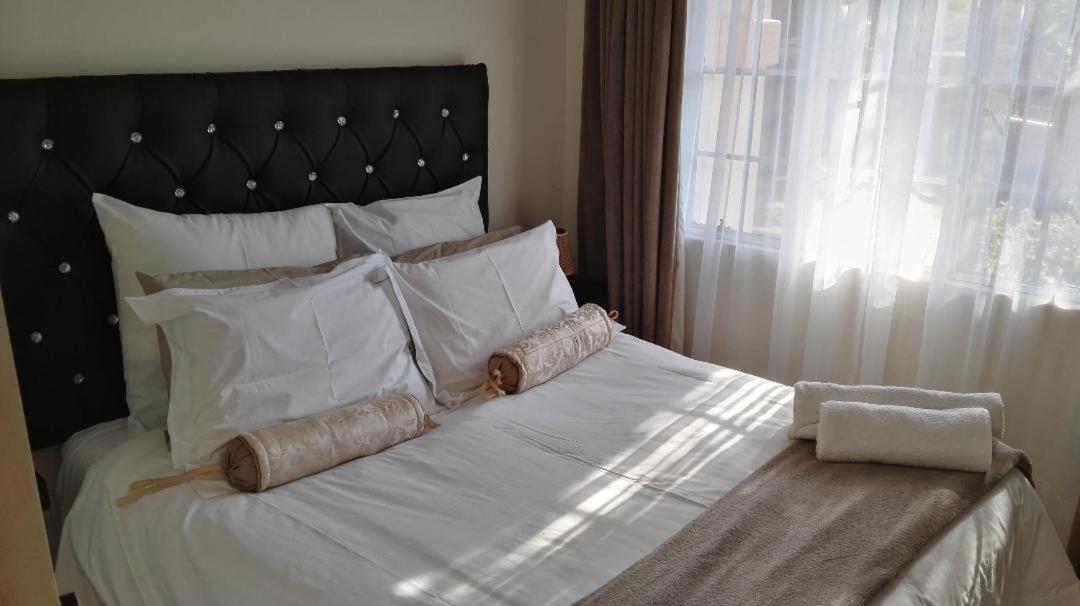 Ezulwini Guest House Bagian luar foto