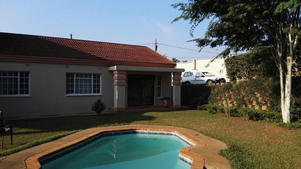 Ezulwini Guest House Bagian luar foto