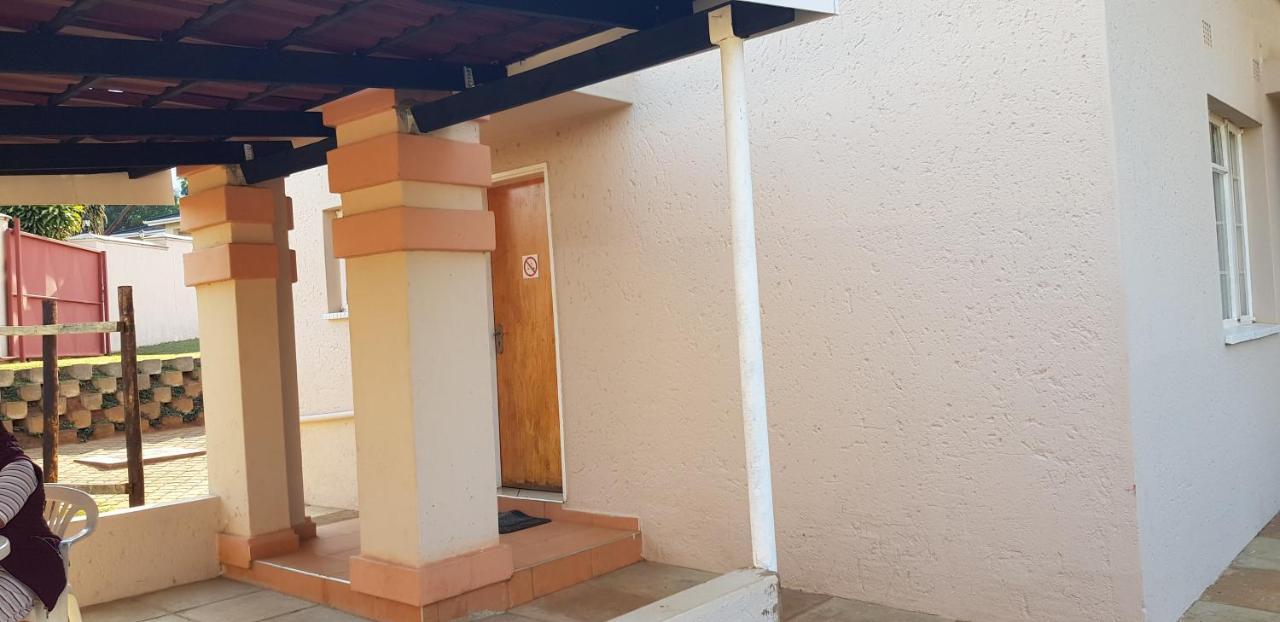 Ezulwini Guest House Bagian luar foto